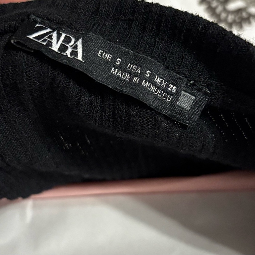 Zara Black Jeans with Contemporary Style